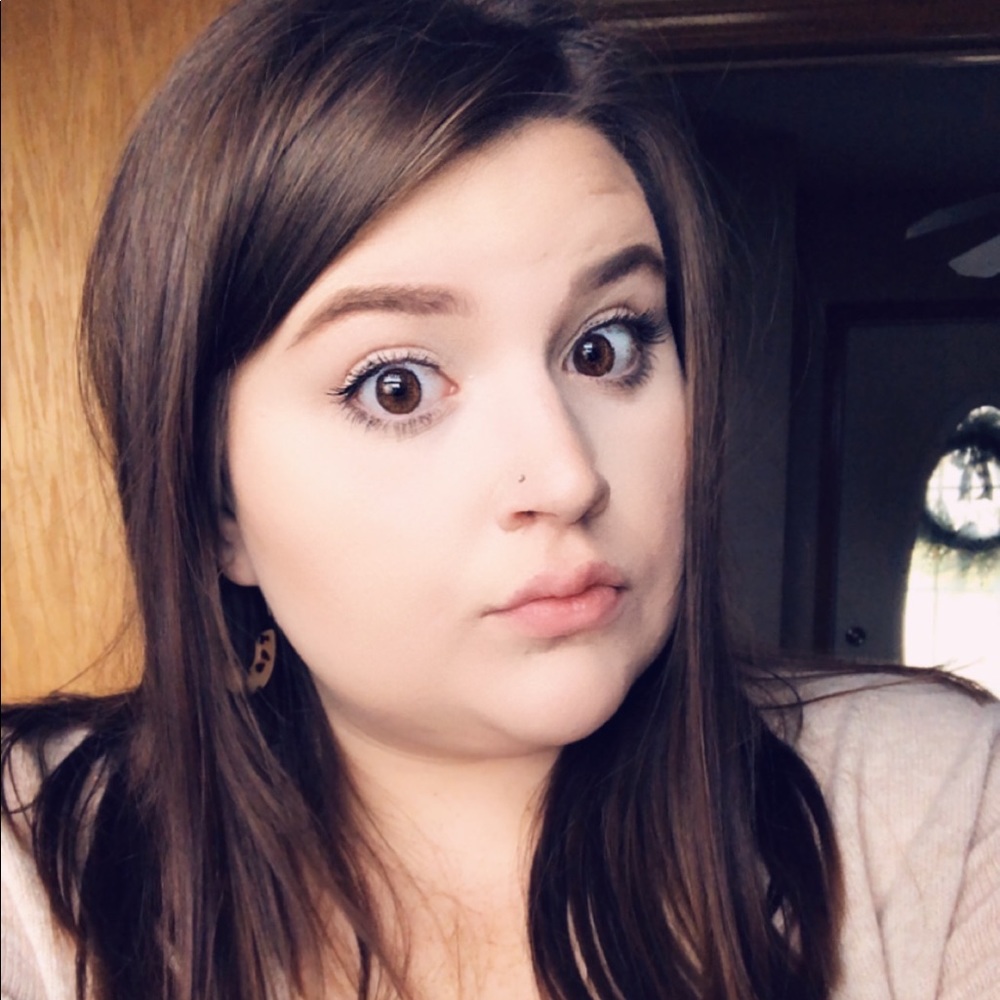 Meet your Posher, Lydia